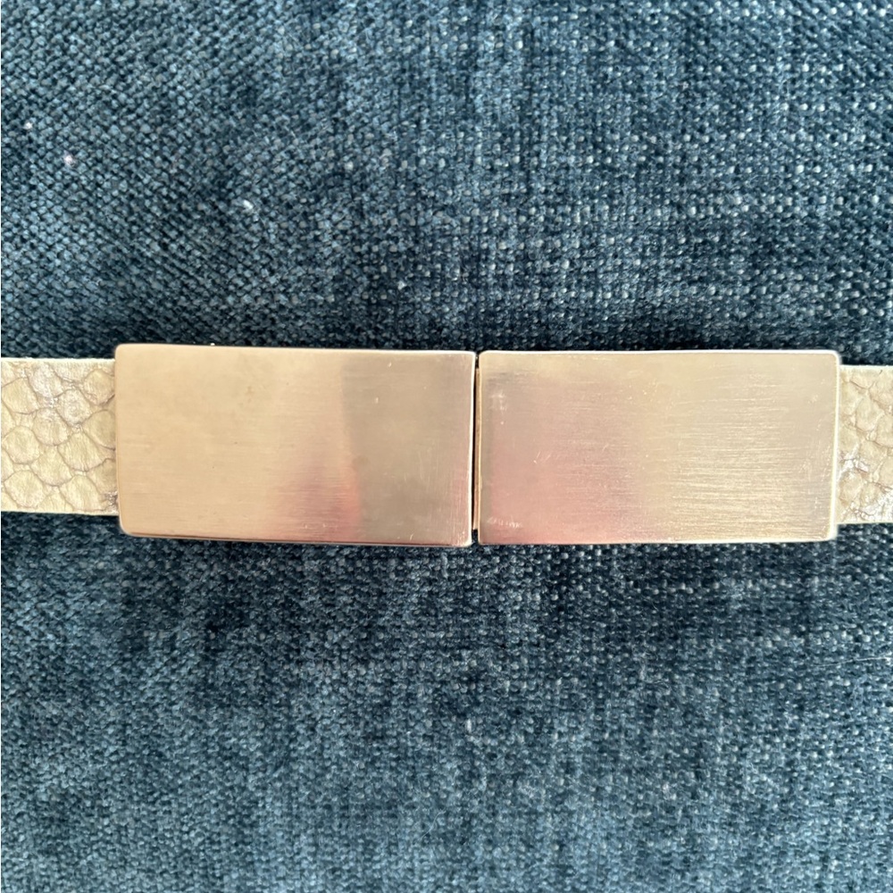 St. John Designer Snakeskin Italian Leather Skinny Belt Size Large Silver Cream - Picture 6 of 16